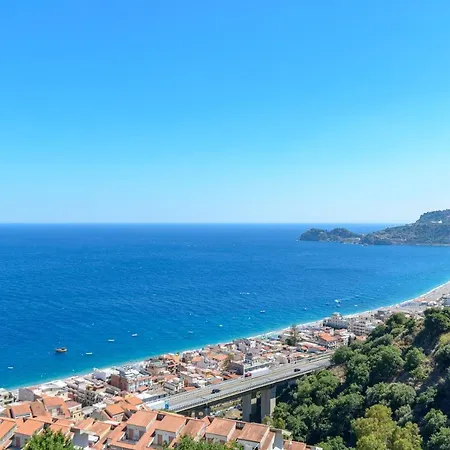 Casa Vacanze Donna Oxana * Letojanni