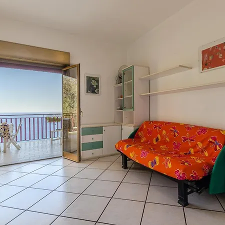 Apartment Casa Vacanze Donna Oxana Letojanni